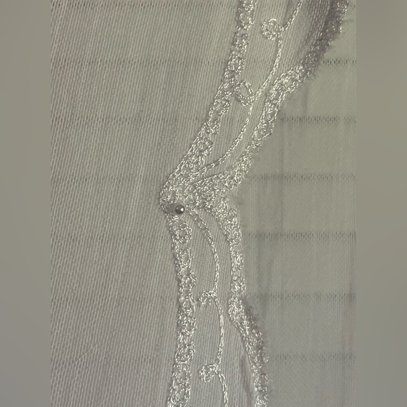 Elegant White Lace Bridal Veil main image 11